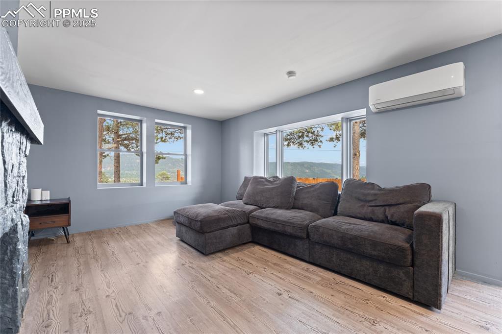 Image 9 of 31: Living Room