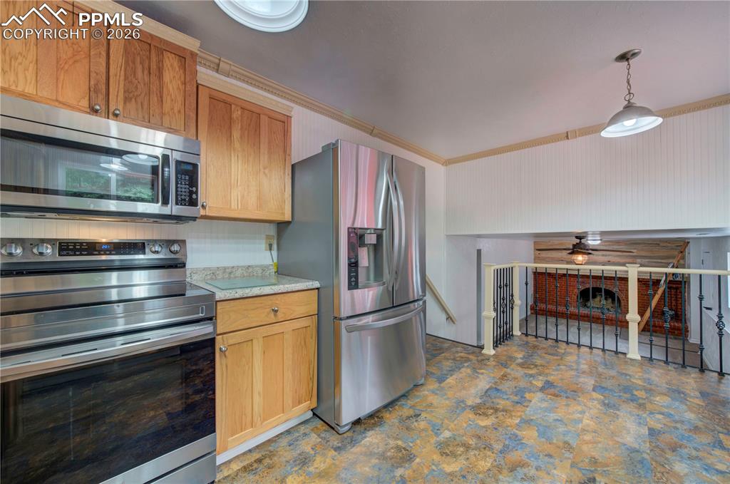 Image 10 of 42: Kitchen