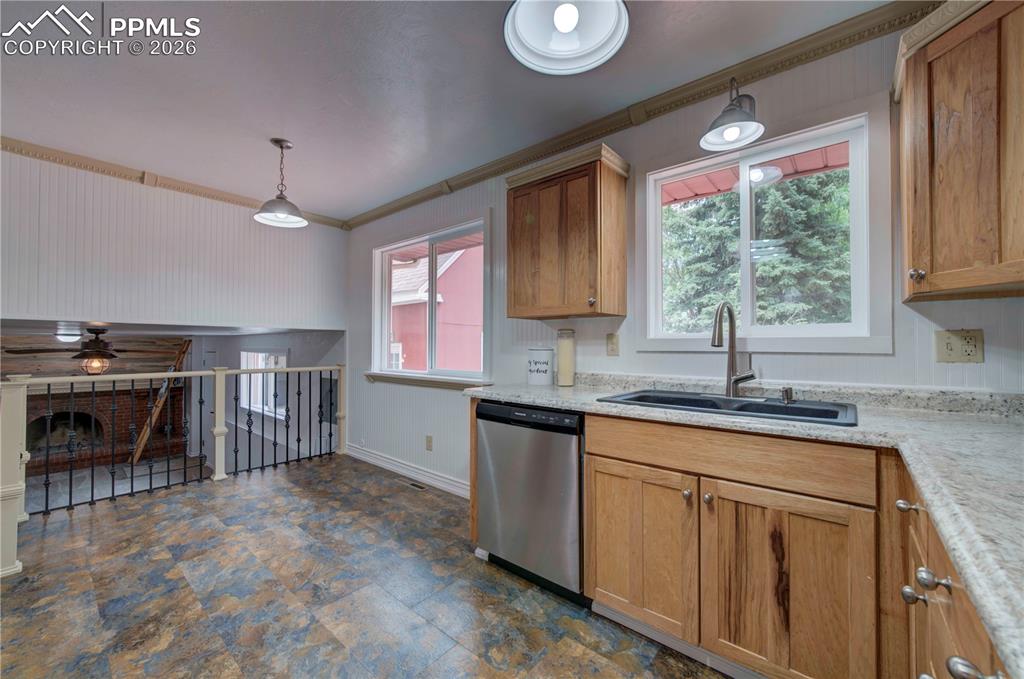 Image 14 of 42: Kitchen