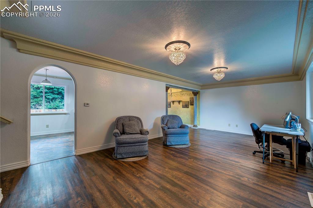 Image 5 of 42: Sitting Room