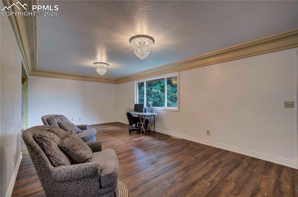 Image 8 of 42: Sitting Room