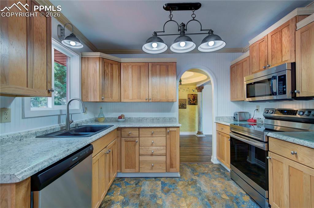 Image 9 of 42: Kitchen