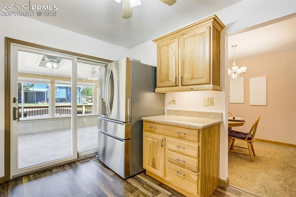 Image 15 of 50: Kitchen