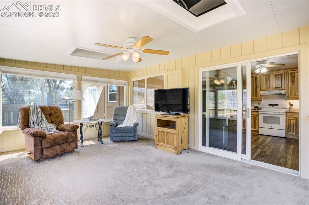 Image 17 of 50: Sun Room