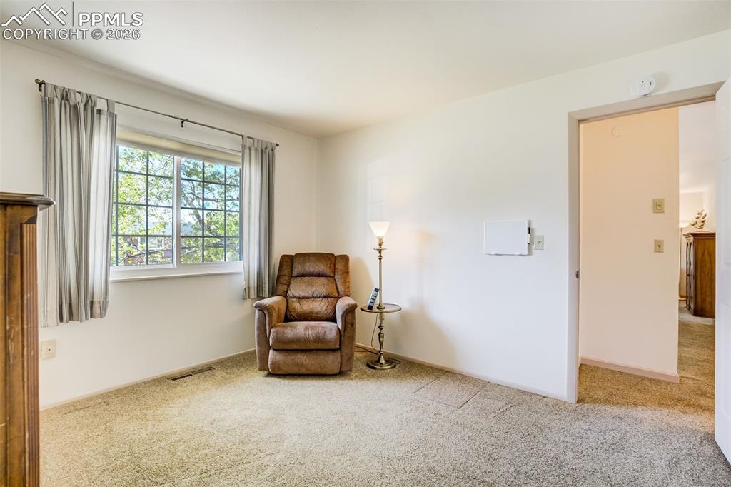 Image 25 of 50: Bedroom