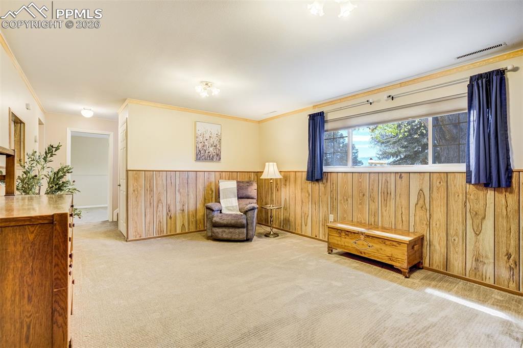 Image 29 of 50: Family Room