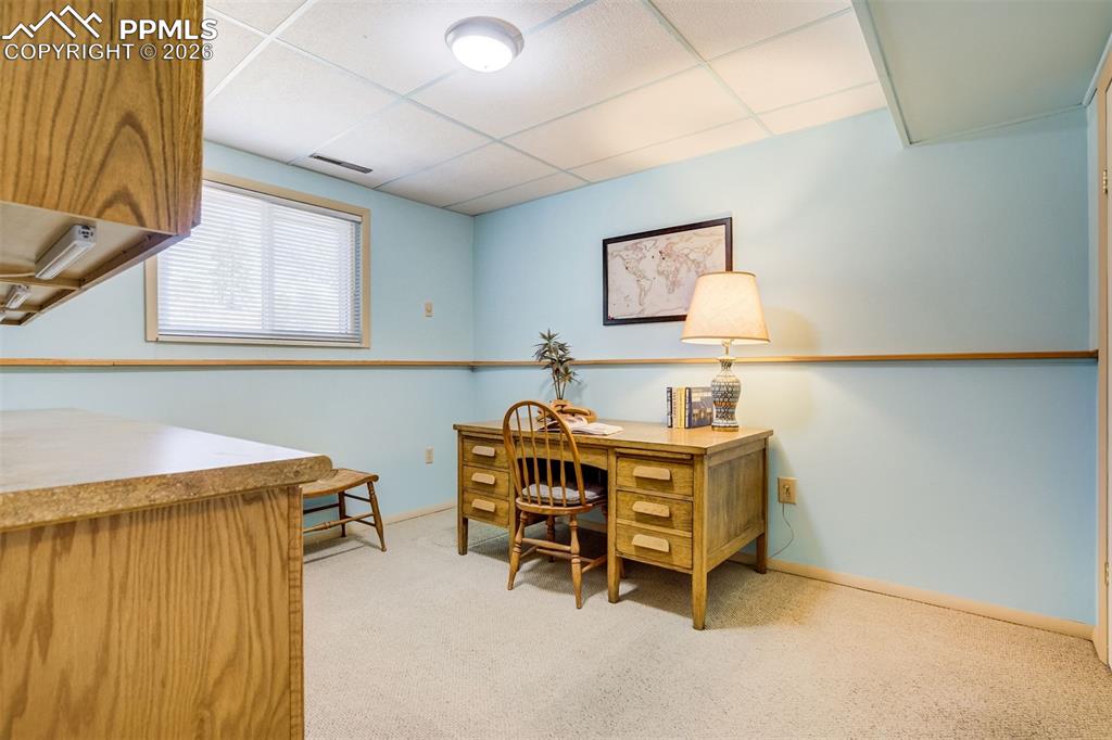 Image 33 of 50: Bedroom