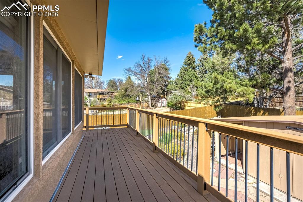 Image 39 of 50: Deck