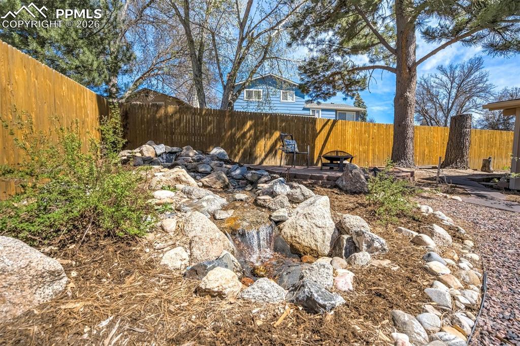 Image 42 of 50: Yard