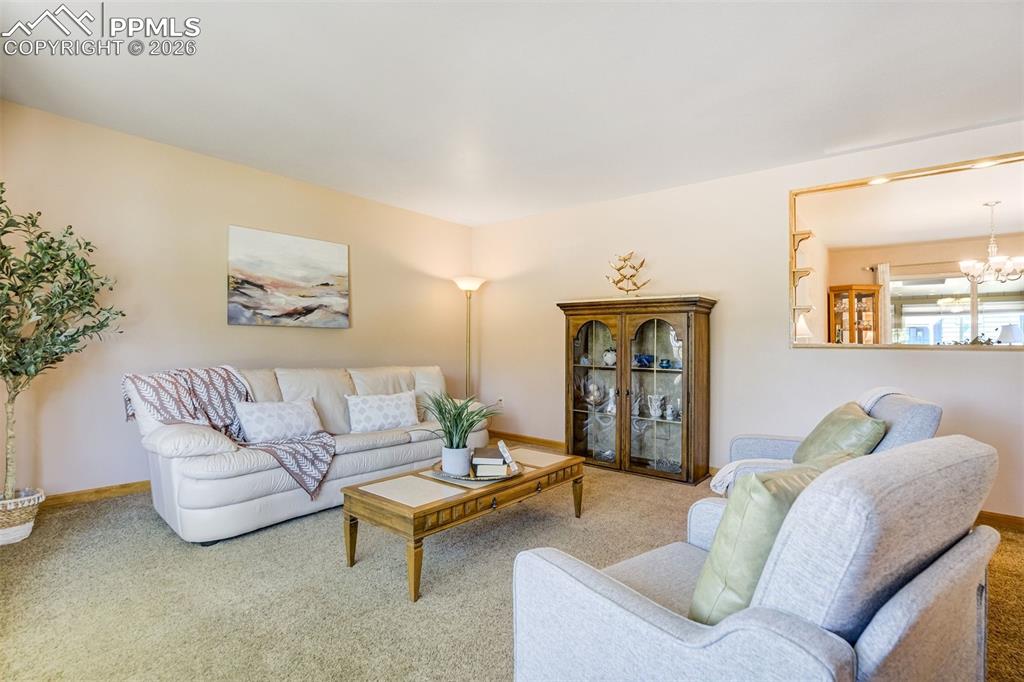 Image 5 of 50: Living Room