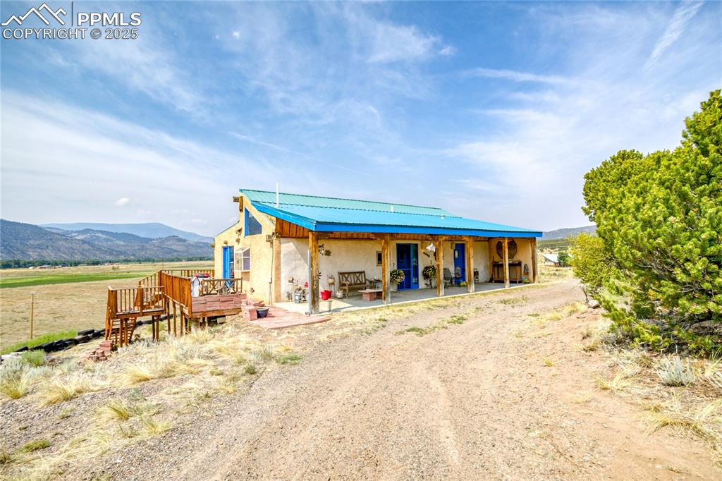 Image 47 of 50: Circle drive.