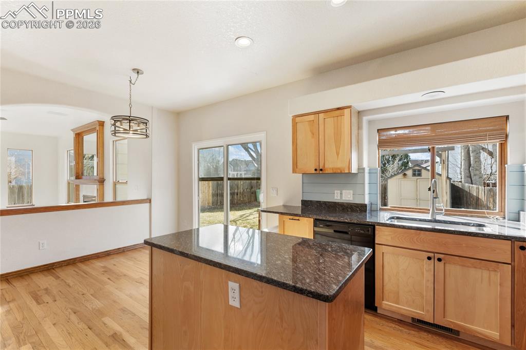 Image 14 of 46: Kitchen