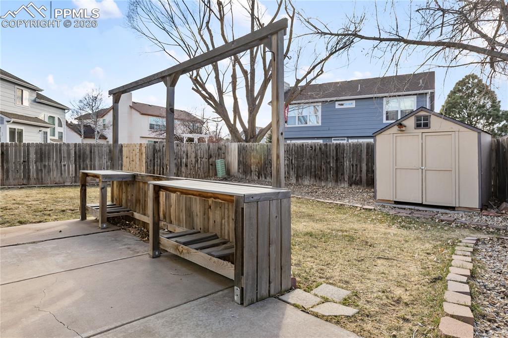 Image 36 of 46: Yard