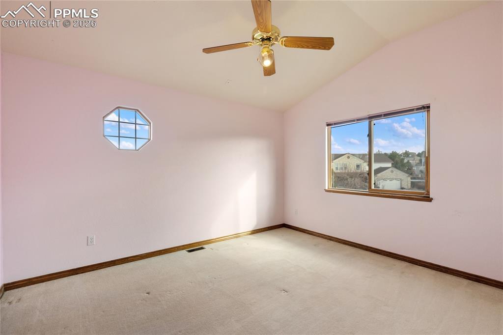 Image 43 of 46: Upper