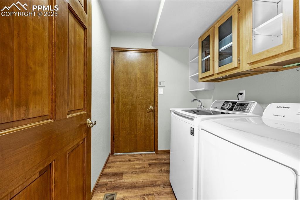 Image 17 of 26: Main Level Laundry