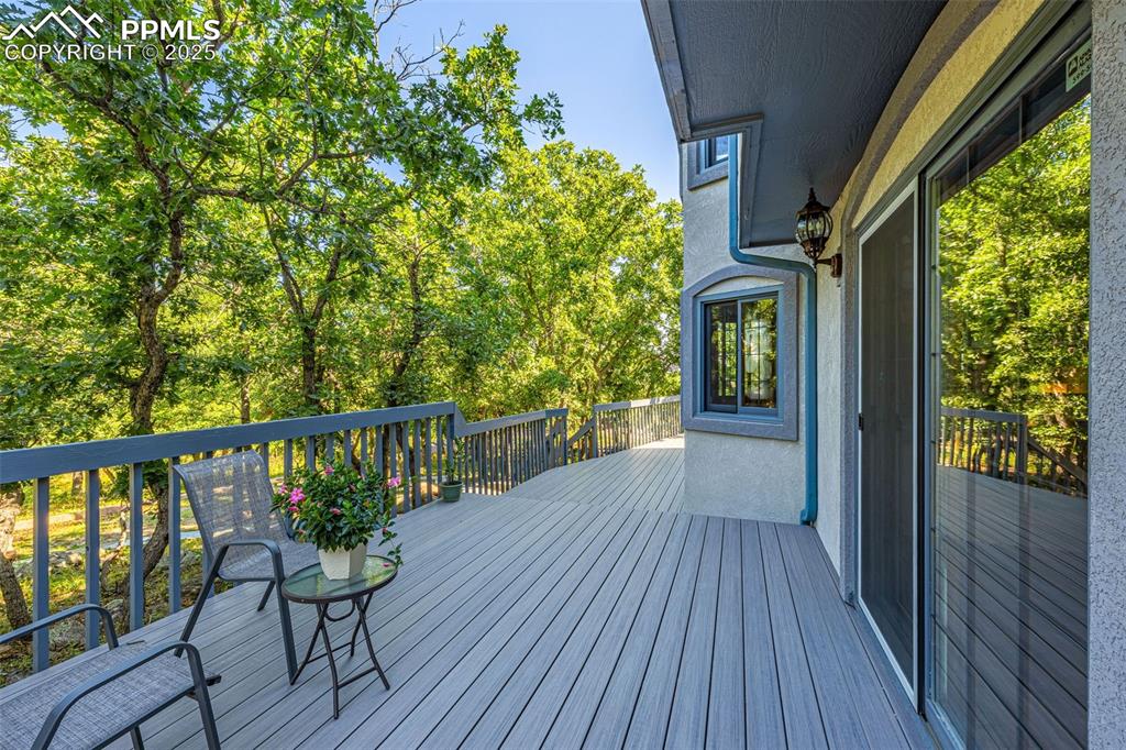 Image 19 of 26: Deck