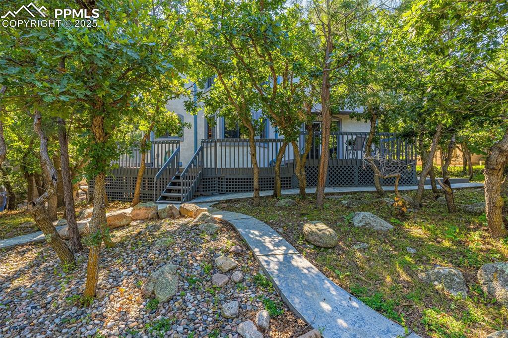 Image 20 of 26: Yard