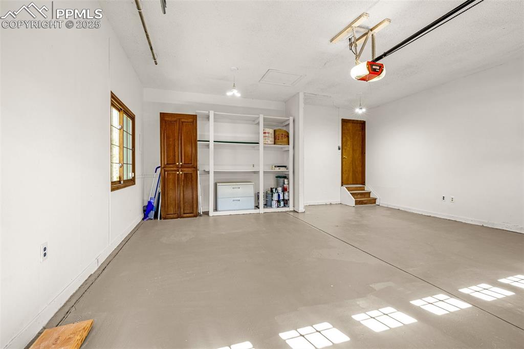 Image 22 of 26: Garage