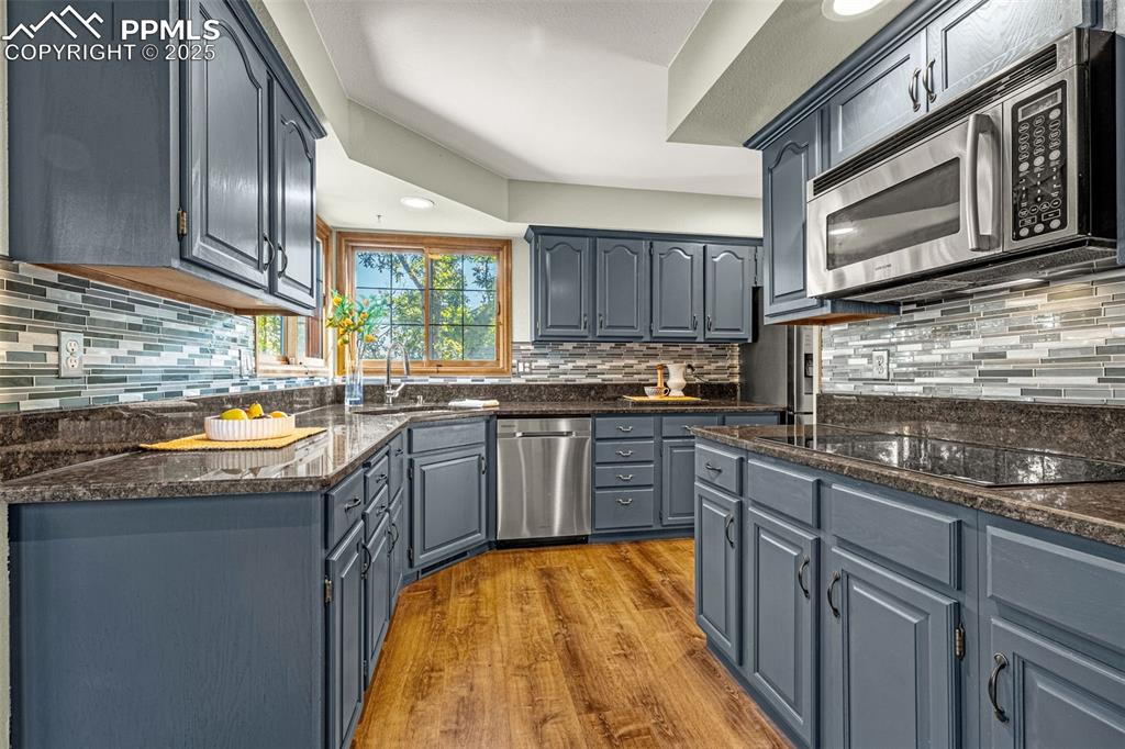 Image 4 of 26: Kitchen with granite counters