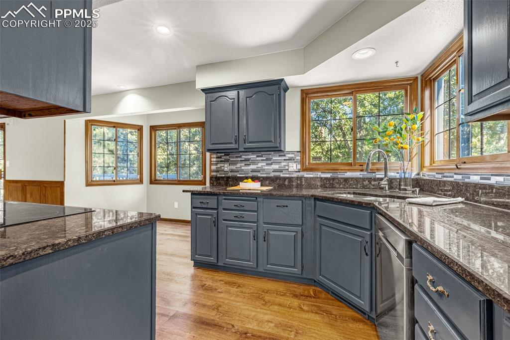 Image 5 of 26: Kitchen