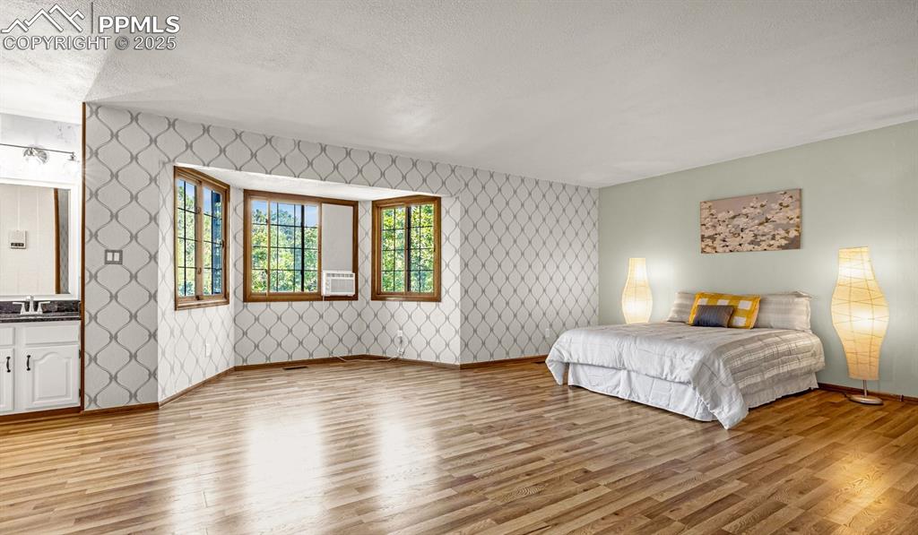 Image 9 of 26: Primary bedroom