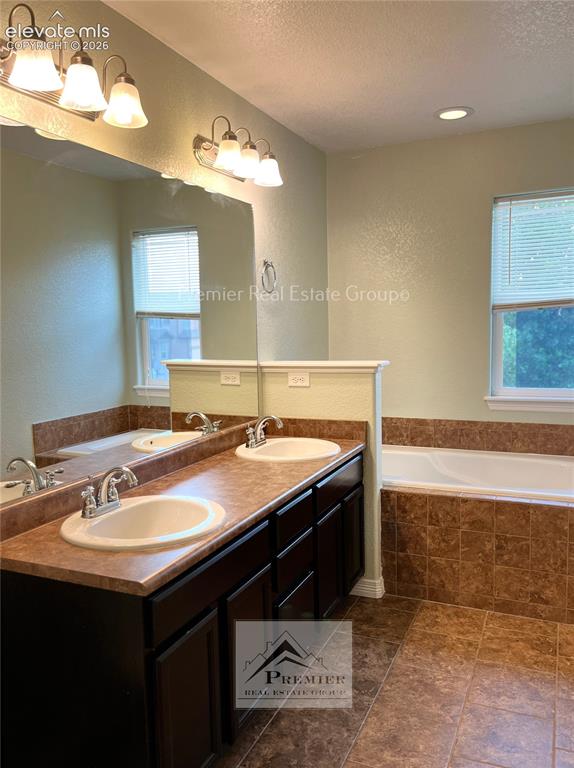 Image 12 of 15: Bathroom