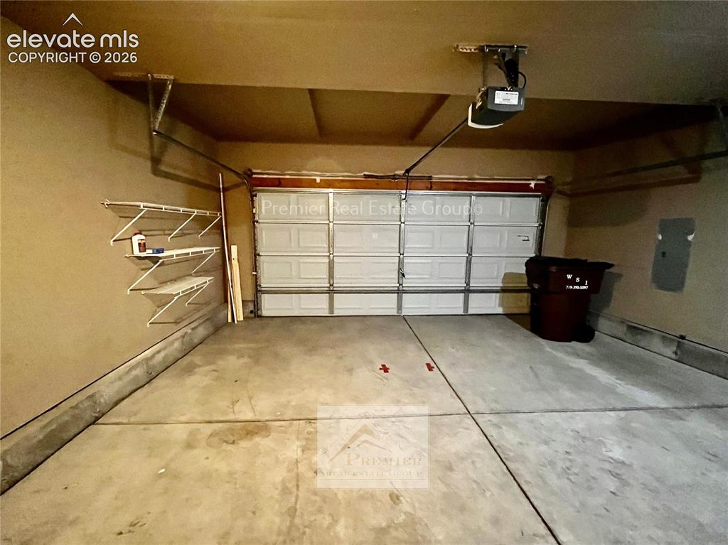 Image 15 of 15: Garage