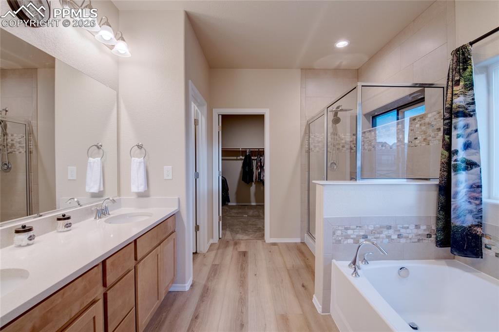 Image 16 of 39: Bathroom