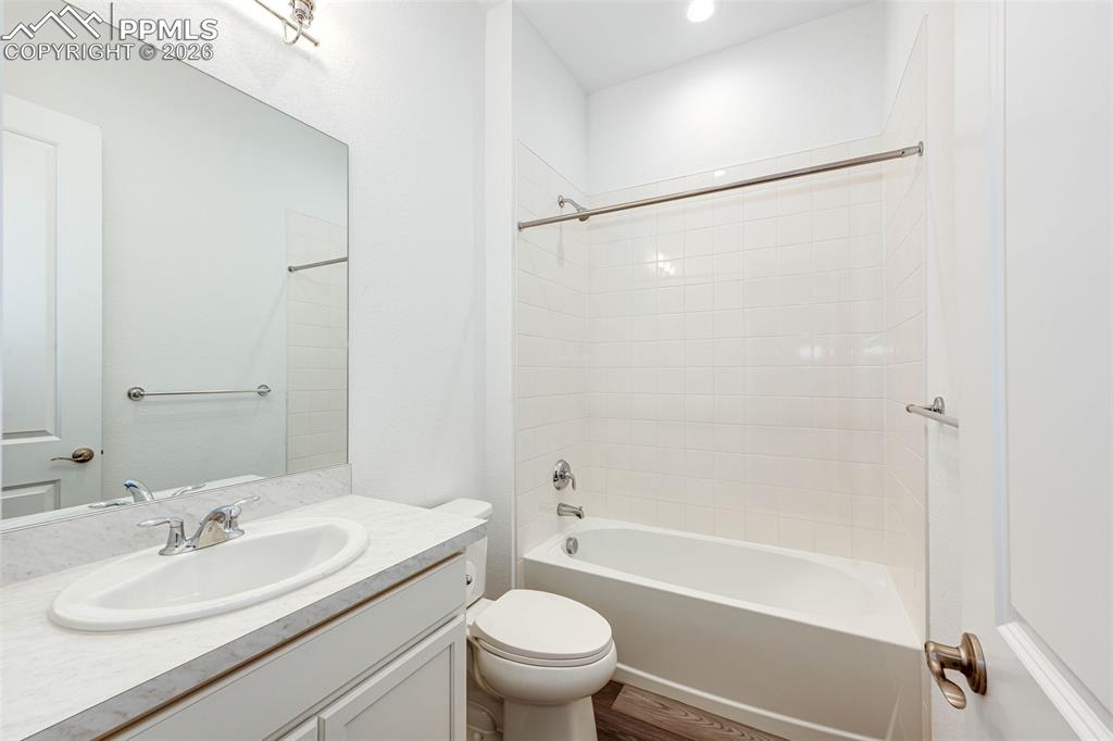 Image 15 of 39: Bathroom