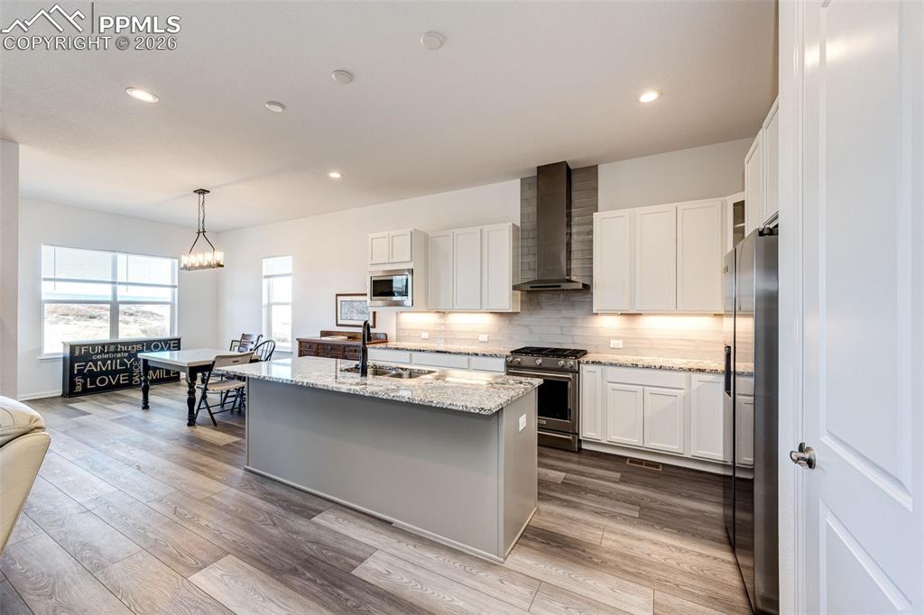 Image 7 of 39: Kitchen