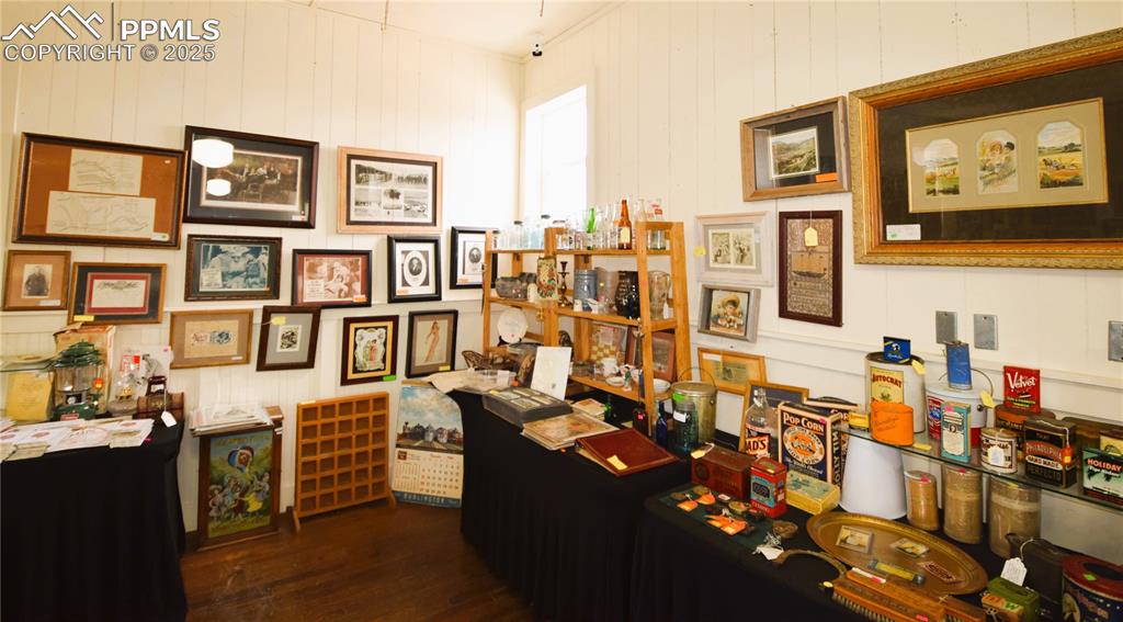 Image 9 of 25: Office