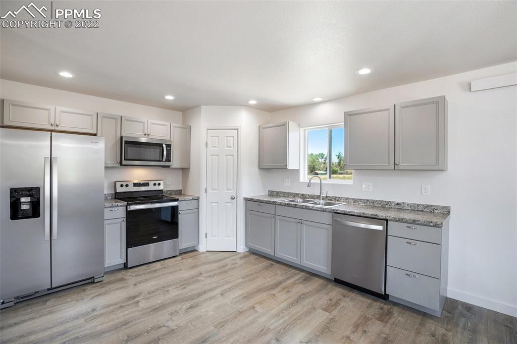 Listing 8011621, Image 11 of 36