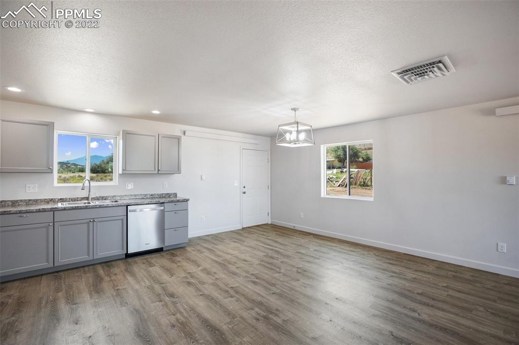 Listing 8011621, Image 13 of 36
