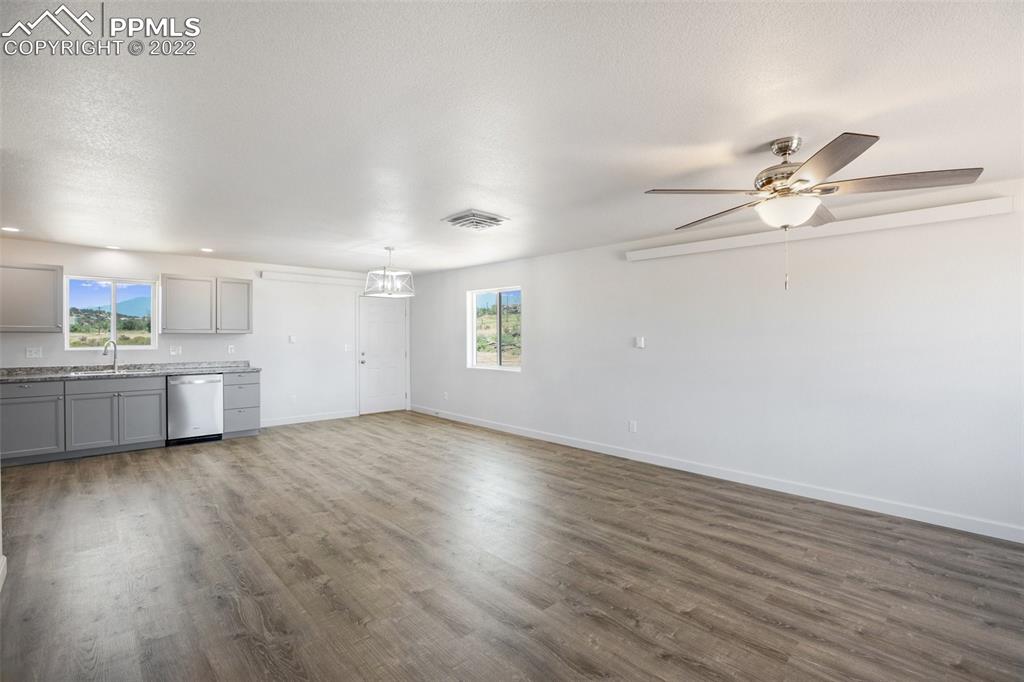 Listing 8011621, Image 14 of 36