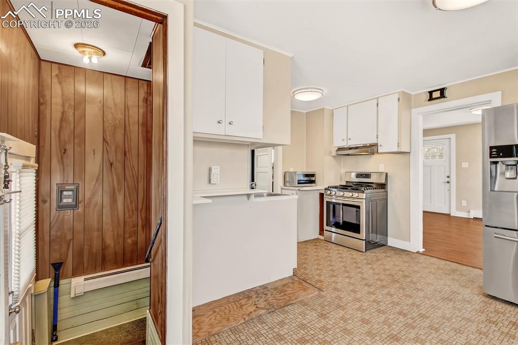 Image 11 of 31: Kitchen