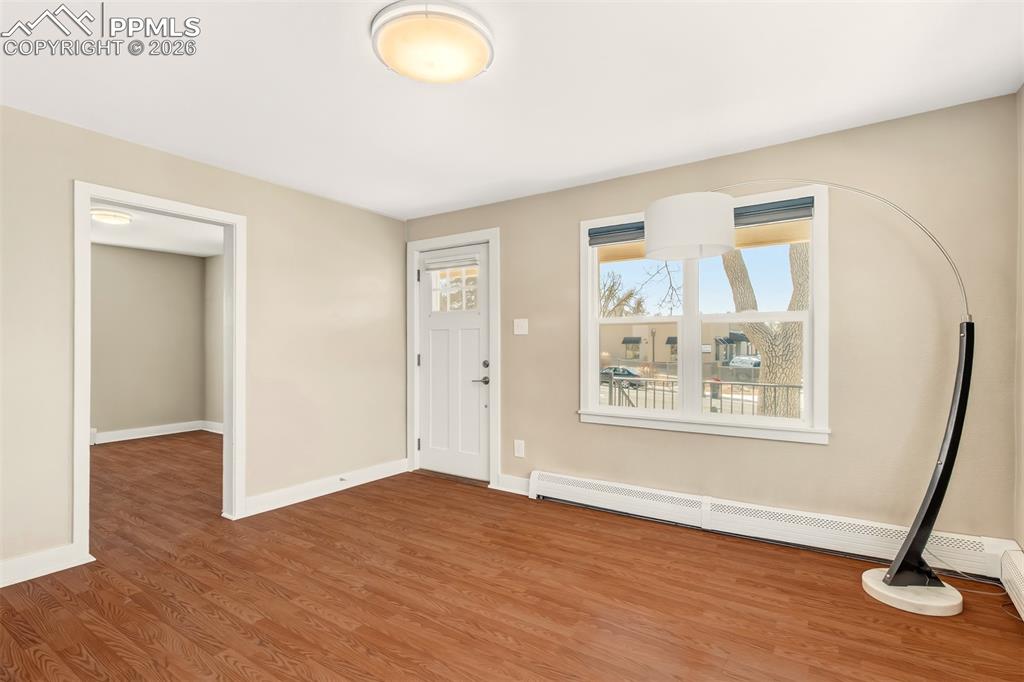 Image 7 of 31: Entry