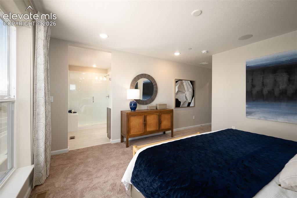 Image 13 of 31: Bedroom