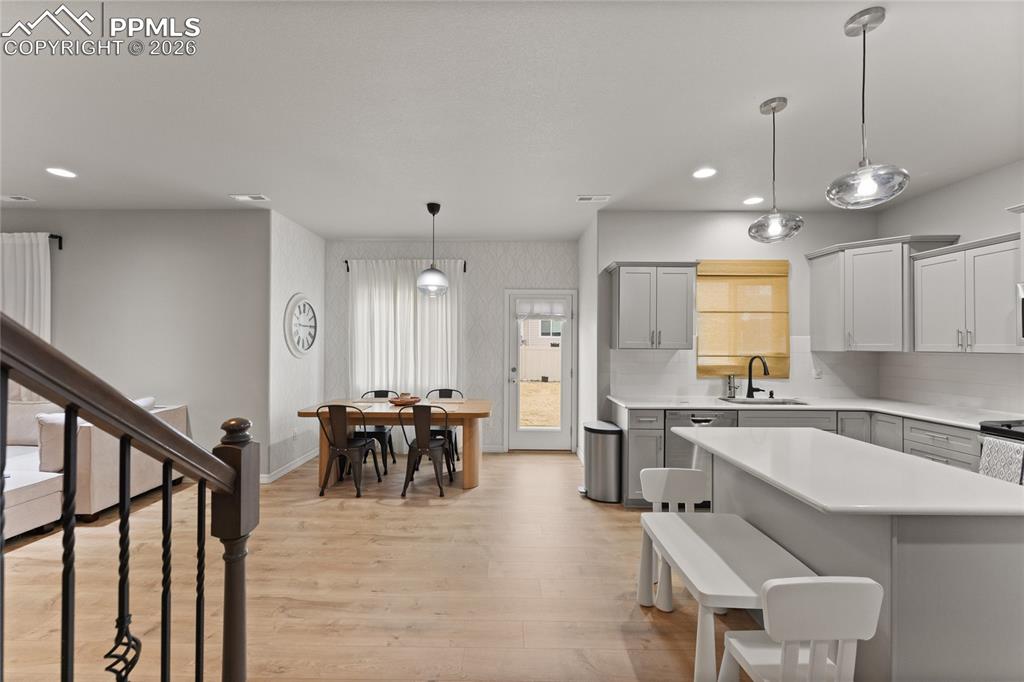 Image 10 of 44: Kitchen