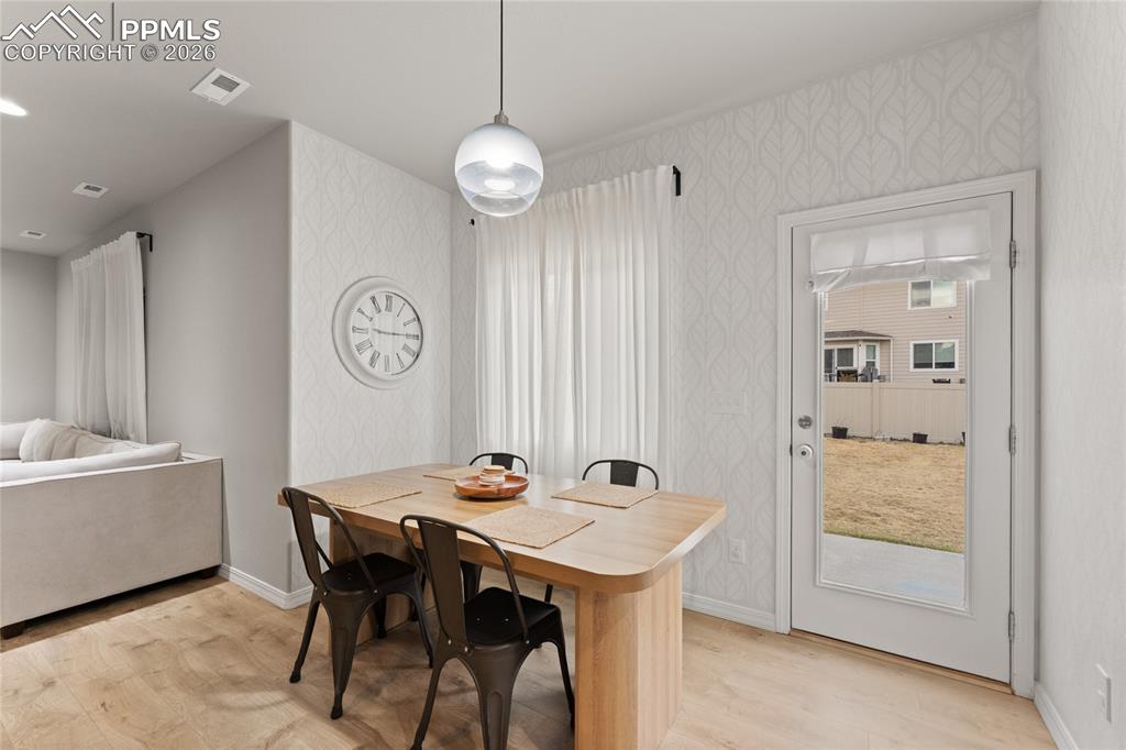 Image 15 of 44: Dining Area