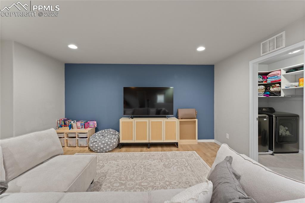 Image 22 of 44: Living Room