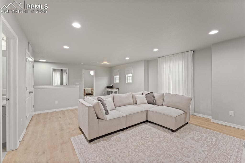 Image 23 of 44: Living Room