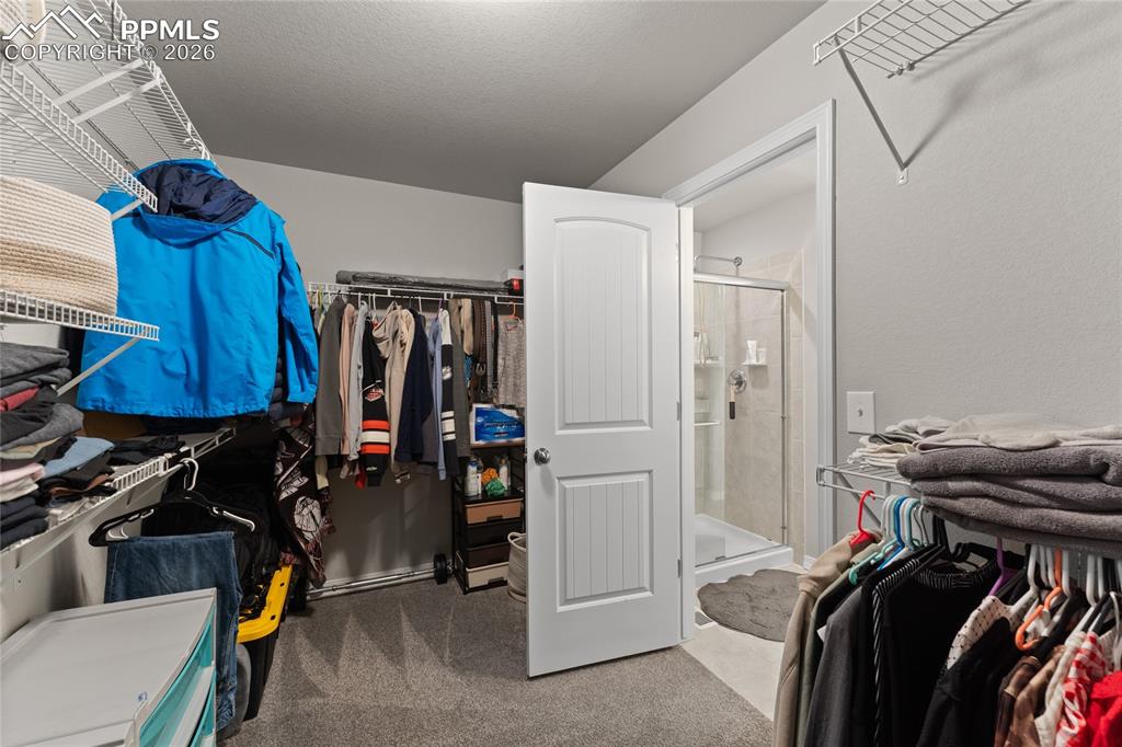 Image 31 of 44: Closet