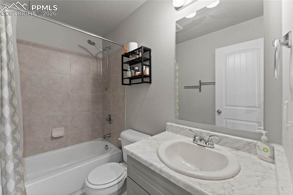 Image 35 of 44: Bathroom