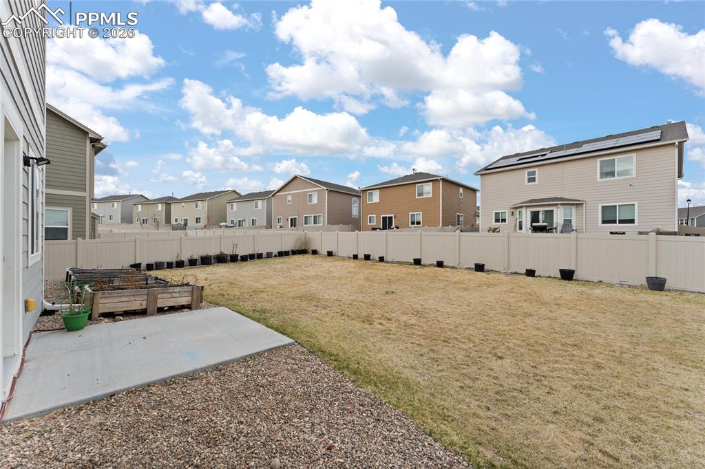 Image 38 of 44: Yard