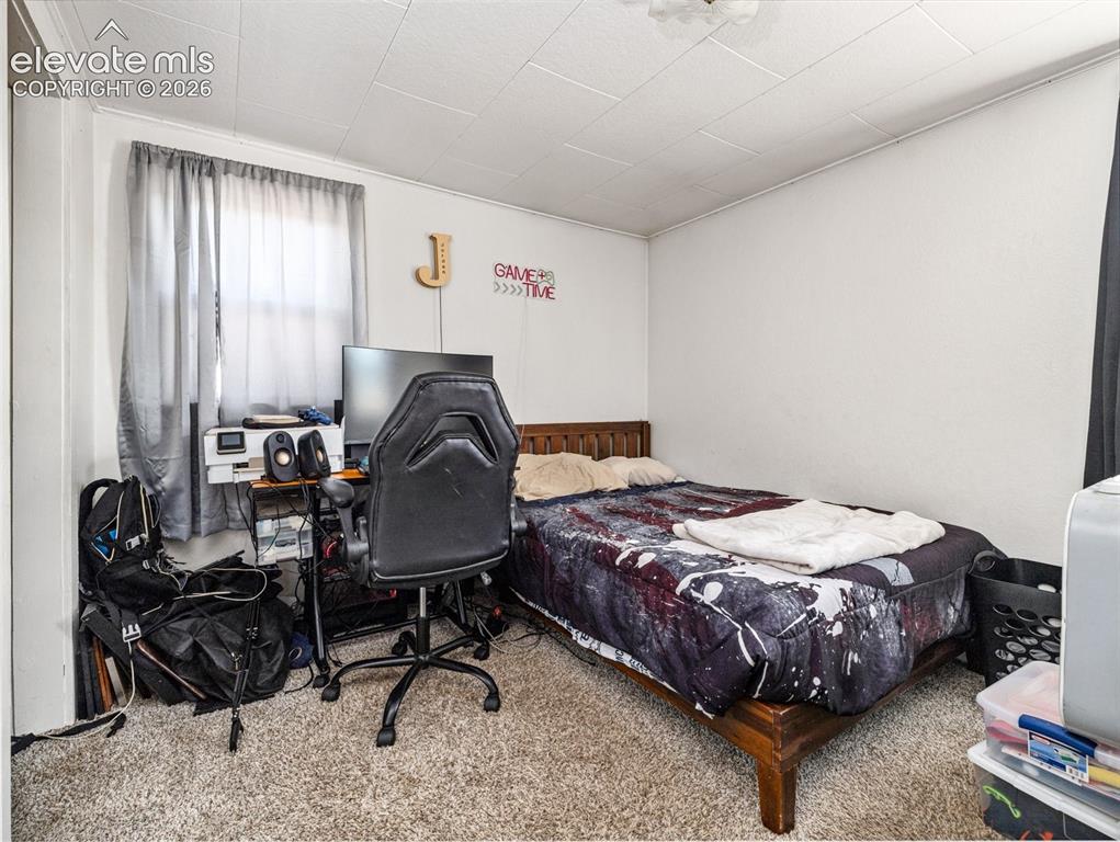 Image 14 of 23: Bedroom