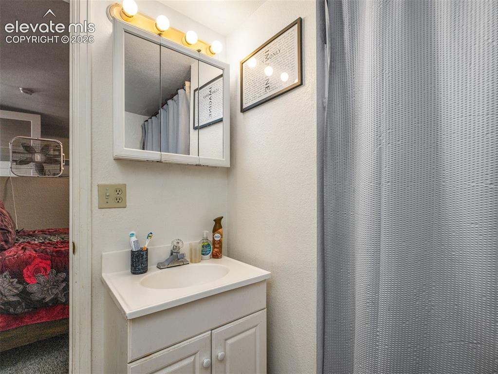 Image 17 of 23: Bathroom