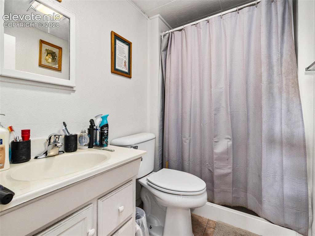 Image 18 of 23: Bathroom