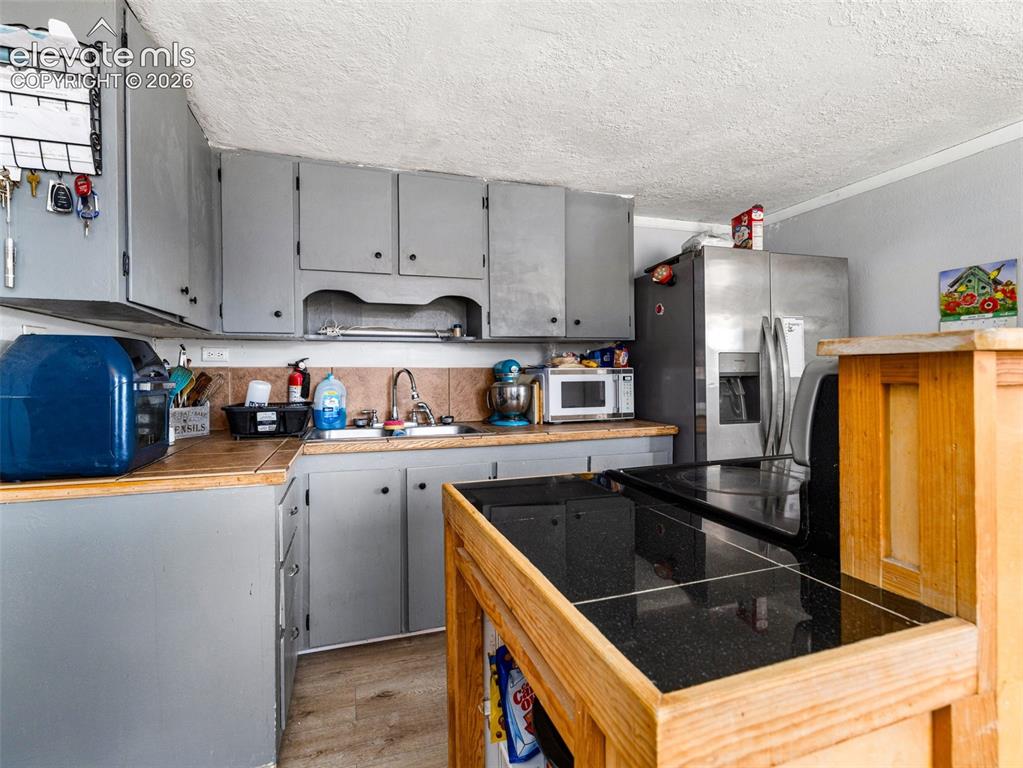 Image 8 of 23: Kitchen