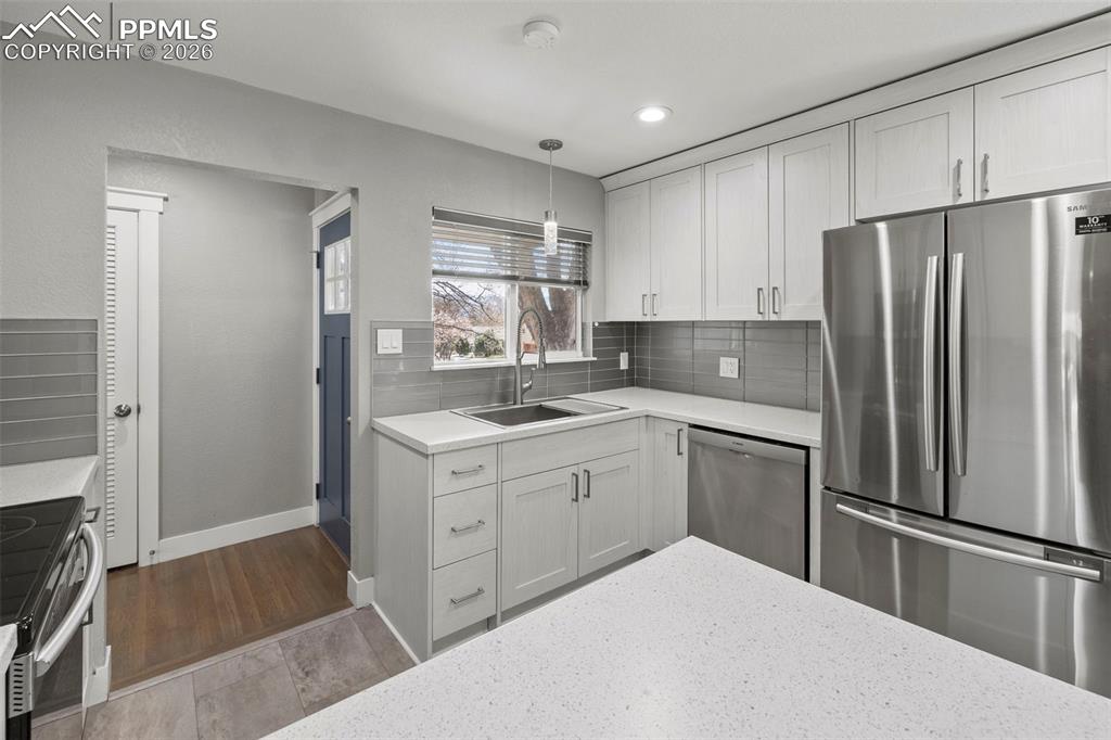 Image 13 of 48: Kitchen