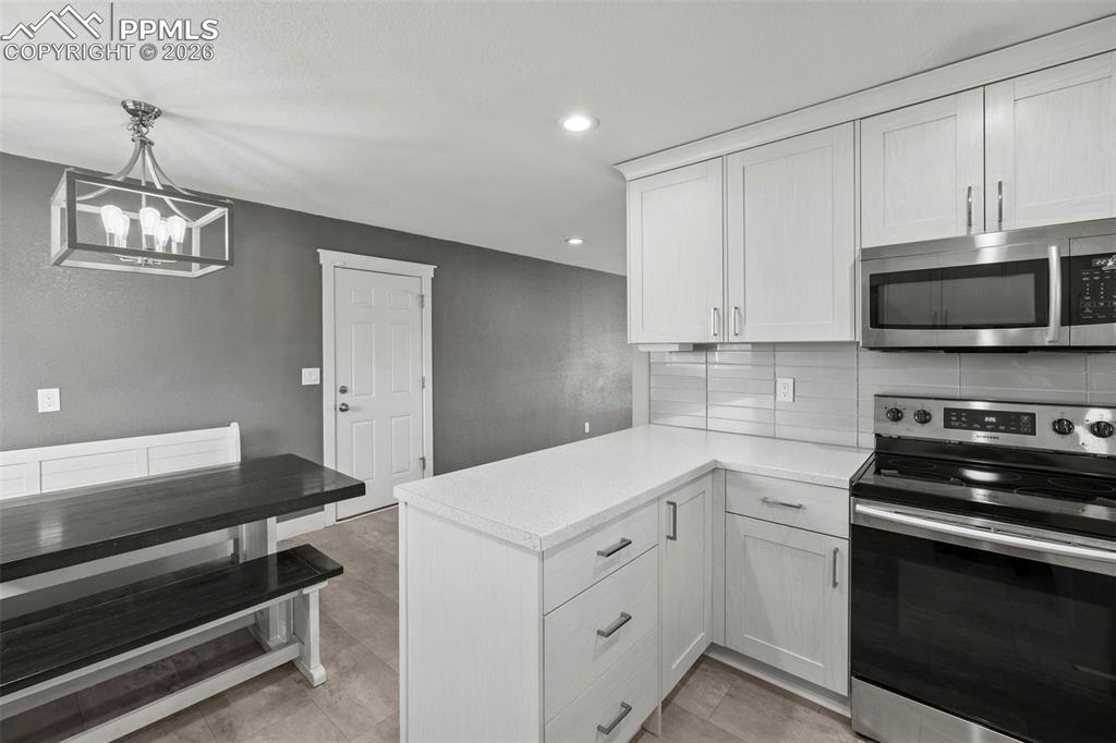 Image 14 of 48: Kitchen